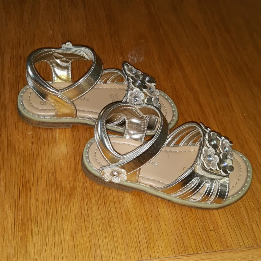 🌞 Wonder Kids Gold Sandals Size 7 - Picture 2 of 7
